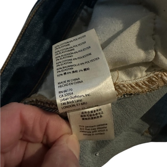 Pilcro Frayed Hem Straight Leg Medium Wash Jeans with stretch. Size 32 - Picture 9 of 10